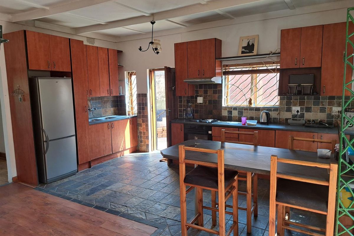 House For Sale in Bezuidenhout Valley, Johannesburg - Photo 4