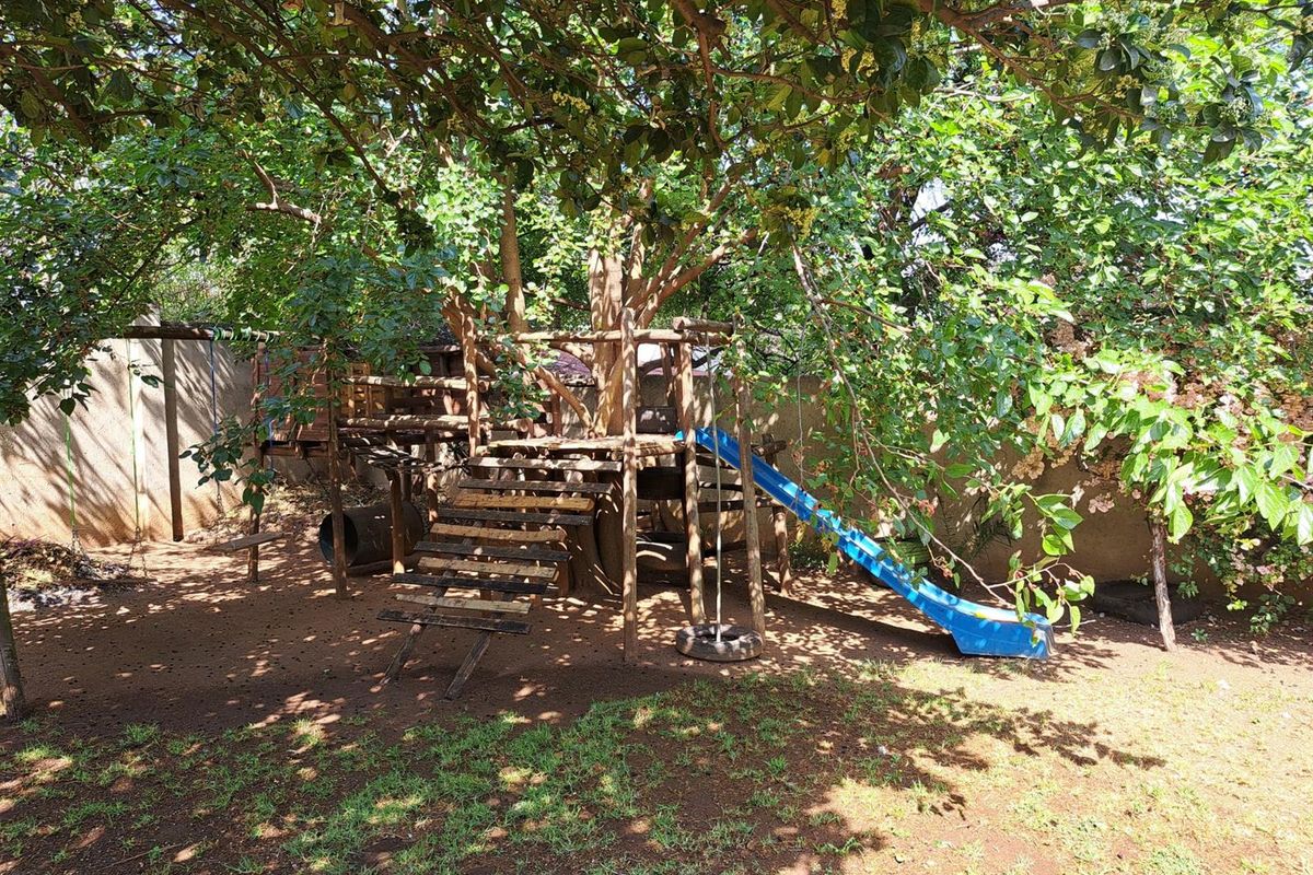 House For Sale in Bezuidenhout Valley, Johannesburg - Photo 3