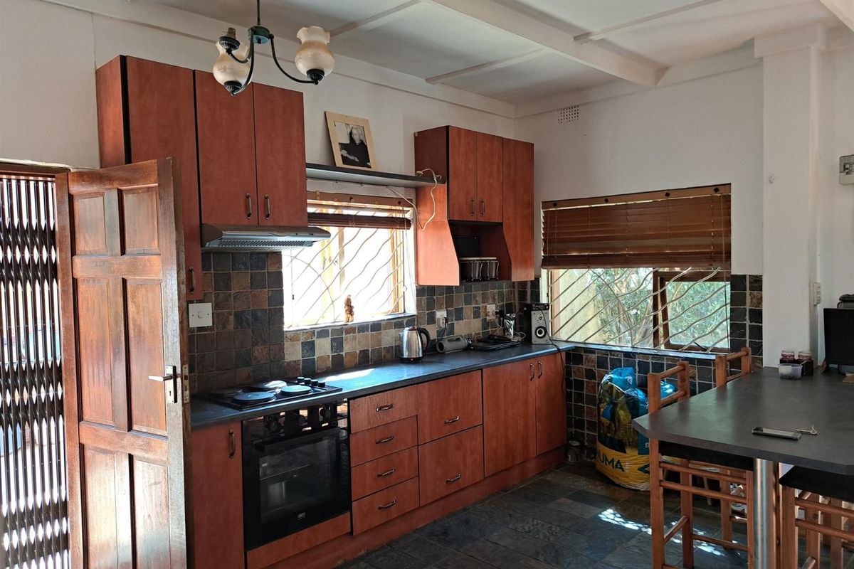 House For Sale in Bezuidenhout Valley, Johannesburg - Photo 5