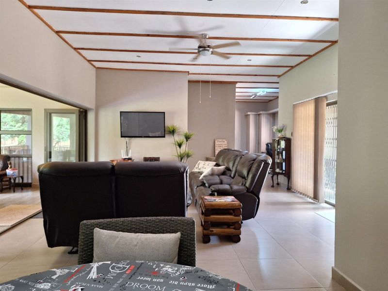 House Under Offer in Kranspoort Middelburg - Photo 8