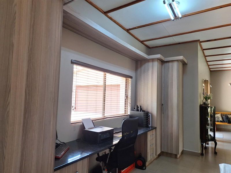 House Under Offer in Kranspoort Middelburg - Photo 10