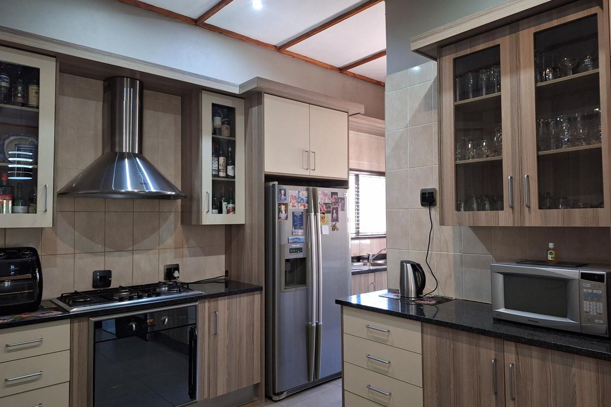 House Under Offer in Kranspoort Middelburg - Photo 2