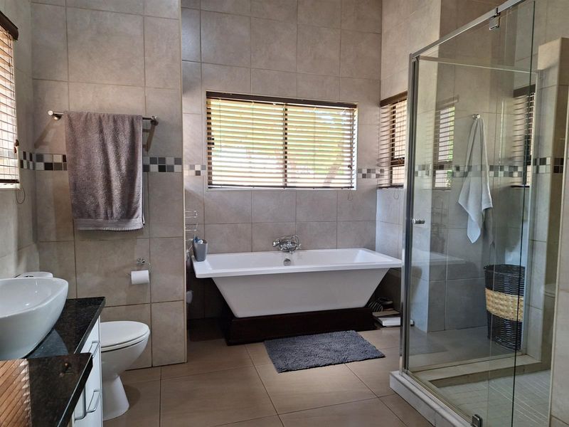 House Under Offer in Kranspoort Middelburg - Photo 3