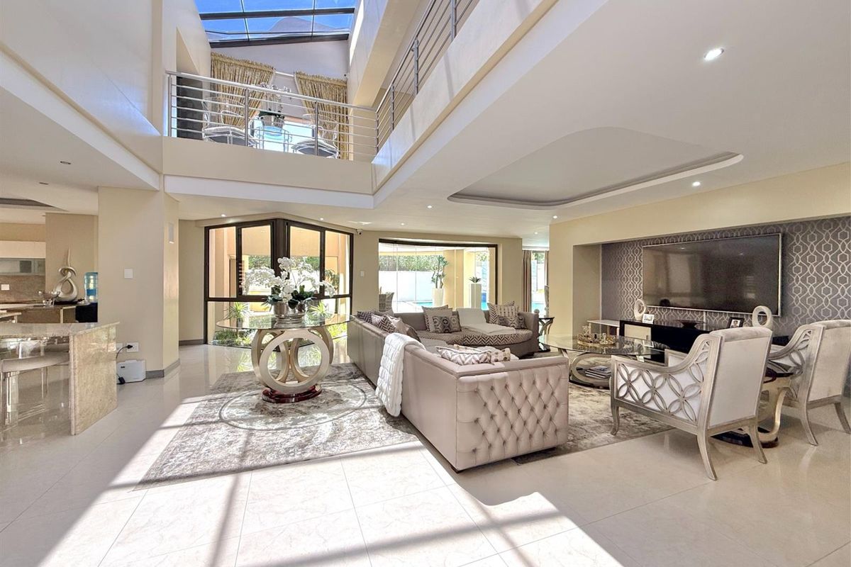 Refined Elegance and Contemporary Luxury on a Prime Corner Stand - Photo 3