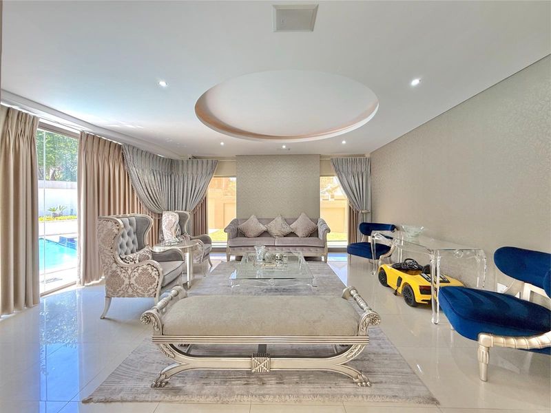 Refined Elegance and Contemporary Luxury on a Prime Corner Stand - Photo 5