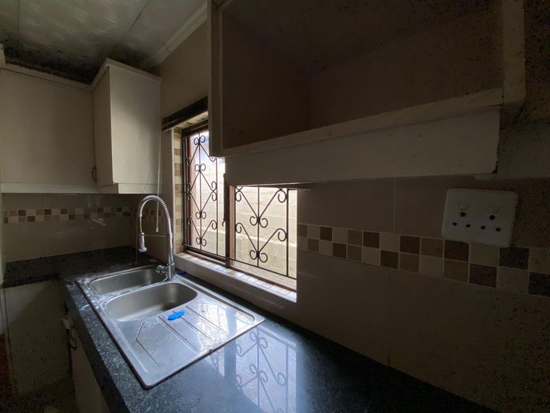 3-Bedroom Family Home for Sale in Riverdene, Newlands West - Photo 5