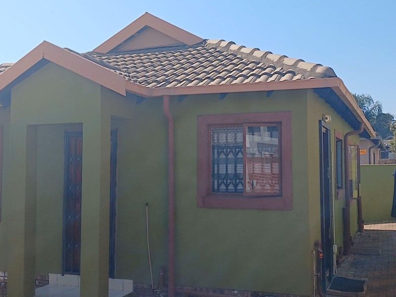 House For Sale in Amandasig, Akasia - Photo 2