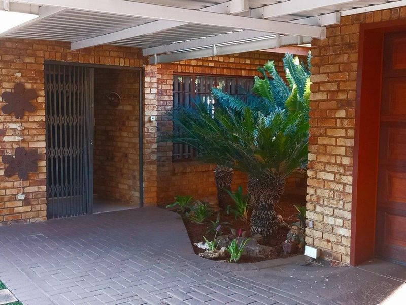 House For Sale in Theresapark, Akasia - Photo 9