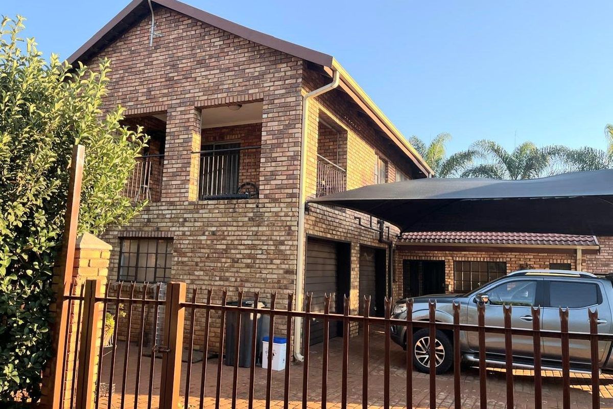 House For Sale in Theresapark, Akasia - Photo 5