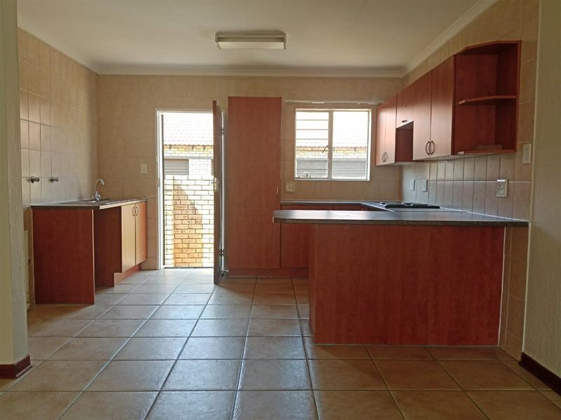Three Bedroom house available in Cashan near shelly park school - Photo 8