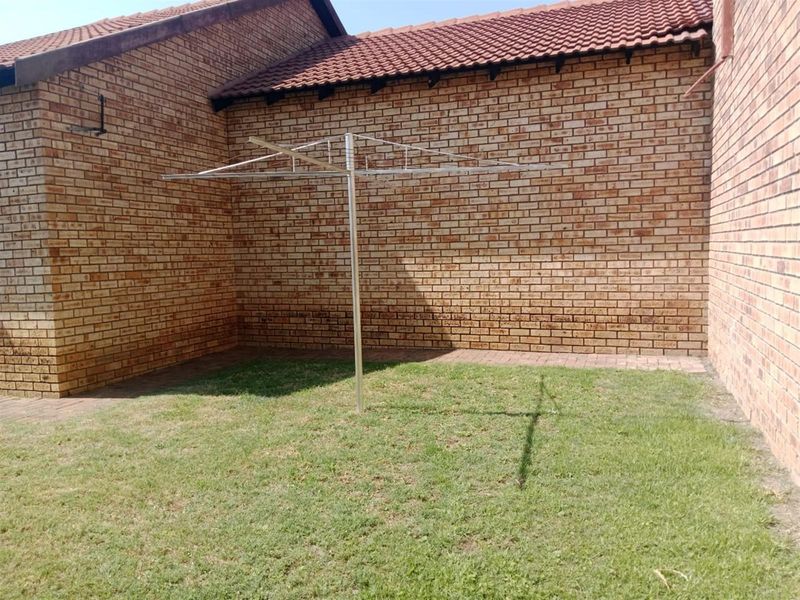 Three Bedroom house available in Cashan near shelly park school - Photo 3
