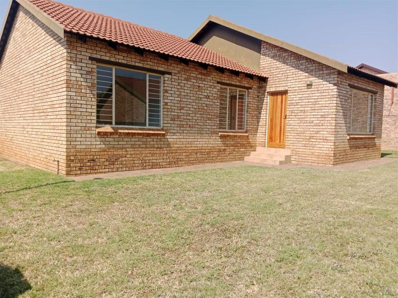 Three Bedroom house available in Cashan near shelly park school - Photo 2