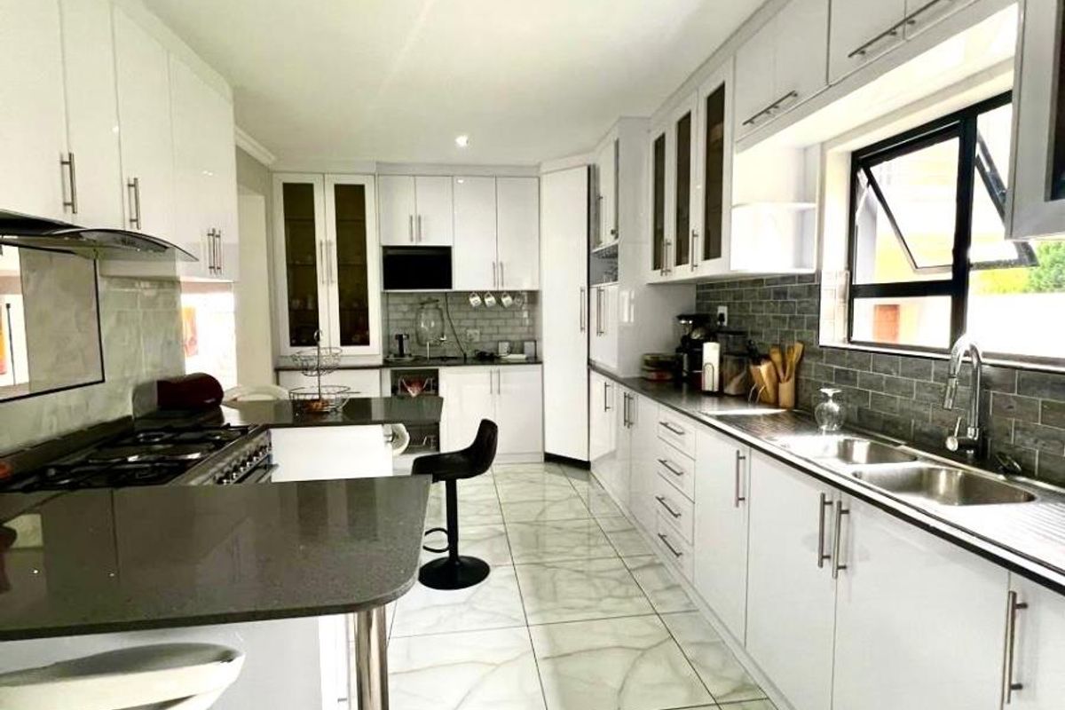 House For Sale in Xanadu Eco Park, Xanadu, Hartbeespoort, North West - Photo 3