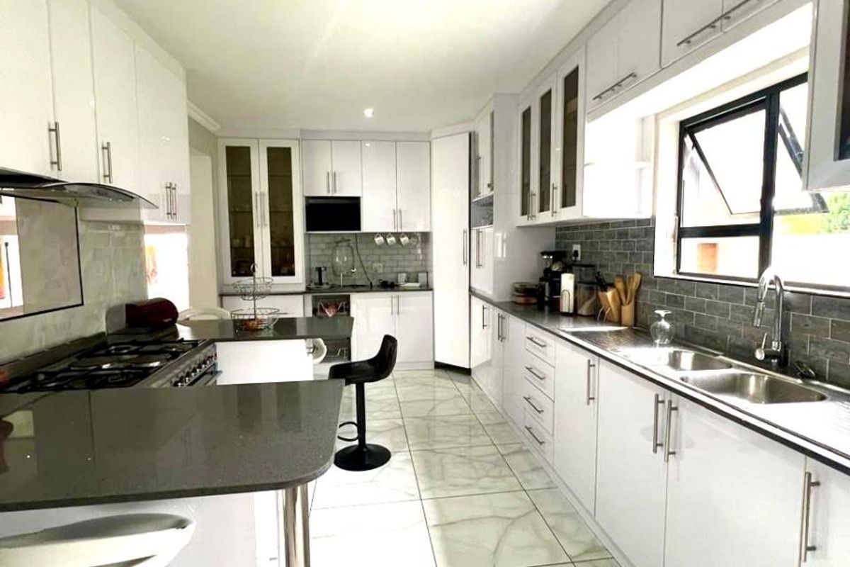 House For Sale in Xanadu Eco Park, Xanadu, Hartbeespoort, North West - Photo 4