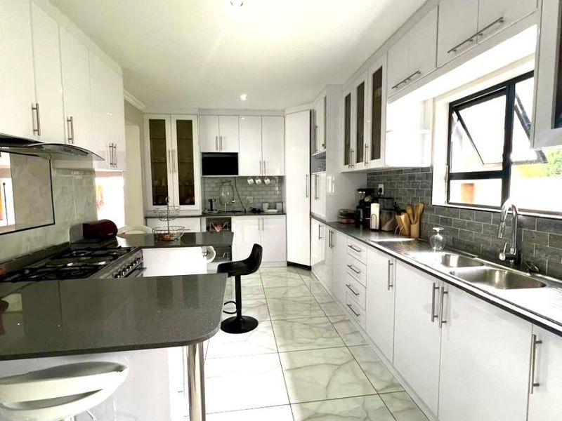 House For Sale in Xanadu Eco Park, Xanadu, Hartbeespoort, North West - Photo 4