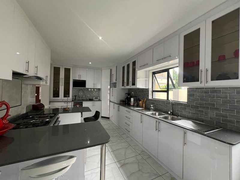 House For Sale in Xanadu Eco Park, Xanadu, Hartbeespoort, North West - Photo 4