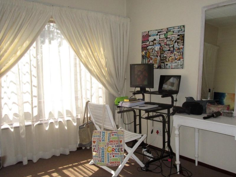 A North-Facing Spacious Loft Apartment - Photo 7