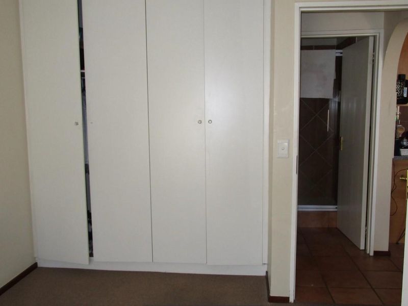 A North-Facing Spacious Loft Apartment - Photo 8