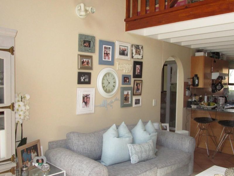 A North-Facing Spacious Loft Apartment - Photo 4