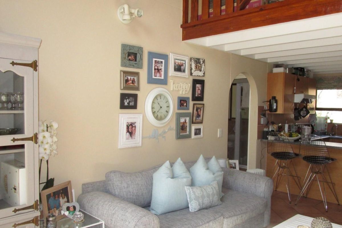 A North-Facing Spacious Loft Apartment - Photo 4