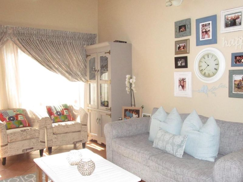 A North-Facing Spacious Loft Apartment - Photo 3