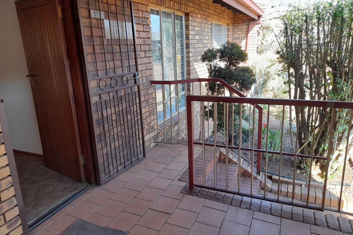 Townhouse For Sale in Amandasig, Akasia - Photo 5