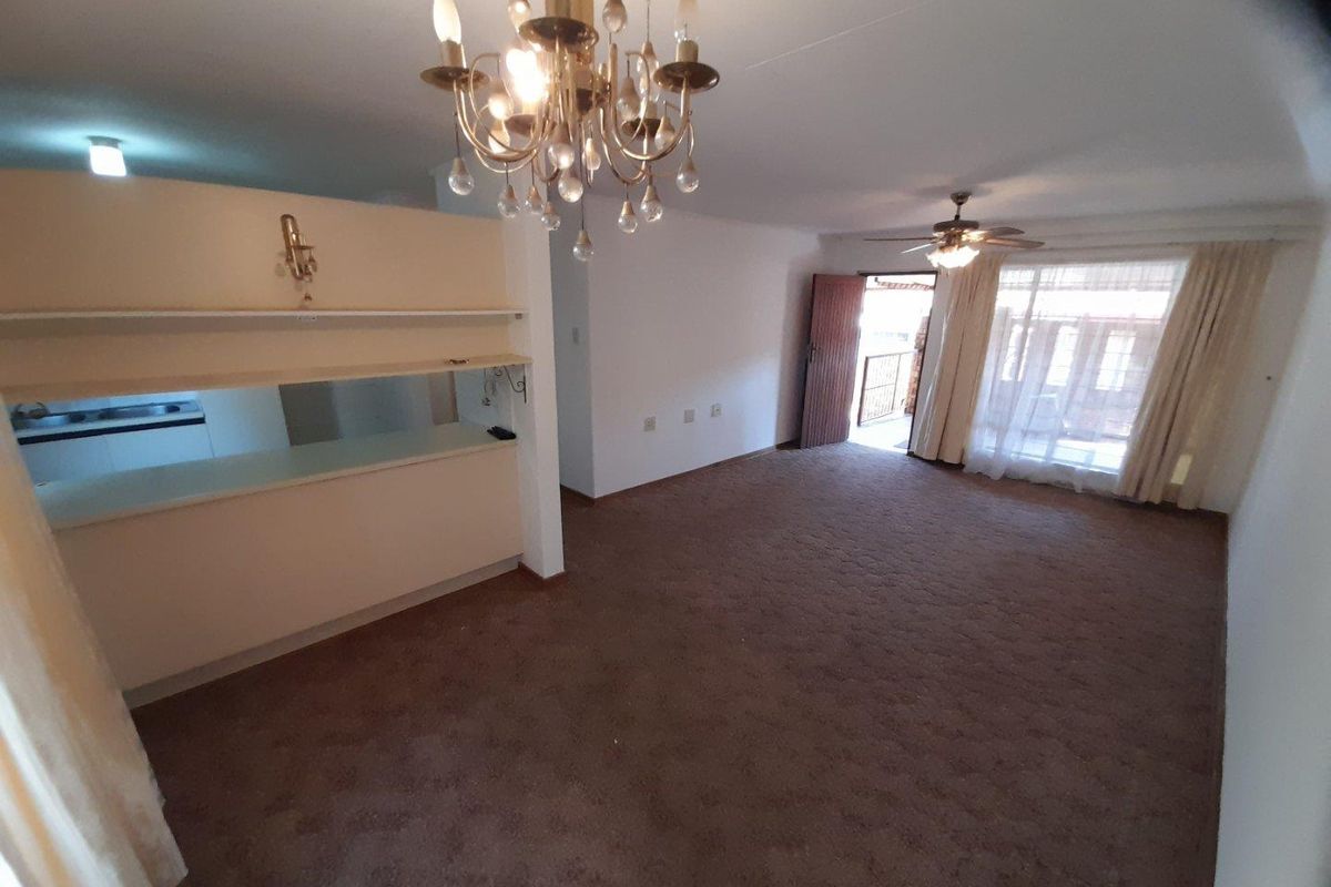 Townhouse For Sale in Amandasig, Akasia - Photo 3