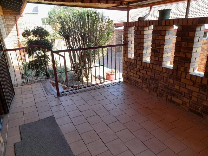 Townhouse For Sale in Amandasig, Akasia - Photo 4