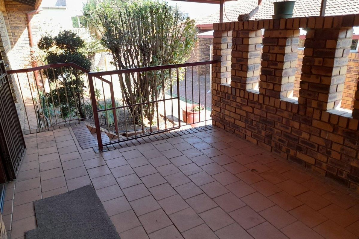 Townhouse For Sale in Amandasig, Akasia - Photo 4