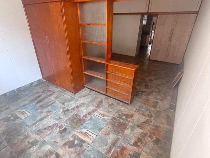 NEAT APARTMENT IN POPULAR COMPLEX - Photo 4