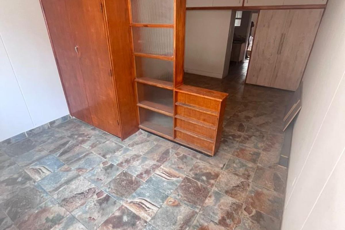 NEAT APARTMENT IN POPULAR COMPLEX - Photo 4