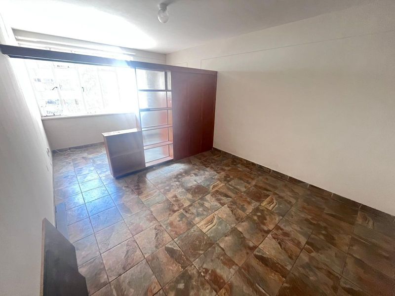 NEAT APARTMENT IN POPULAR COMPLEX - Photo 3