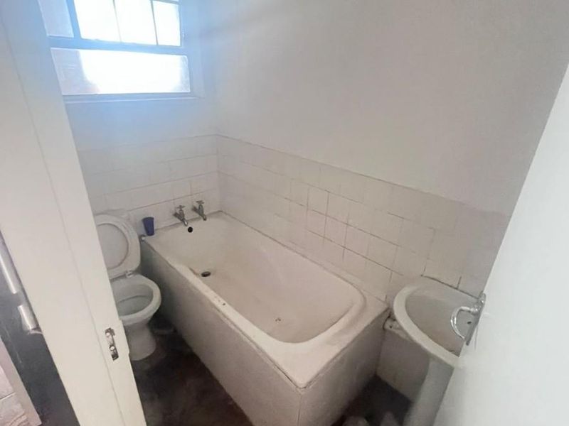 NEAT APARTMENT IN POPULAR COMPLEX - Photo 7