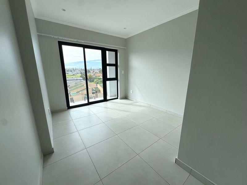 Modern 2-Bedroom Apartment with Ensuite - Close to Blouberg Beac - Photo 8