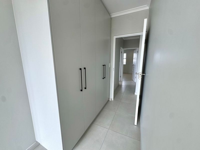 Modern 2-Bedroom Apartment with Ensuite - Close to Blouberg Beac - Photo 7