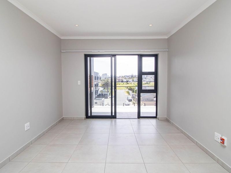 Modern 2-Bedroom Apartment with Ensuite - Close to Blouberg Beac - Photo 5