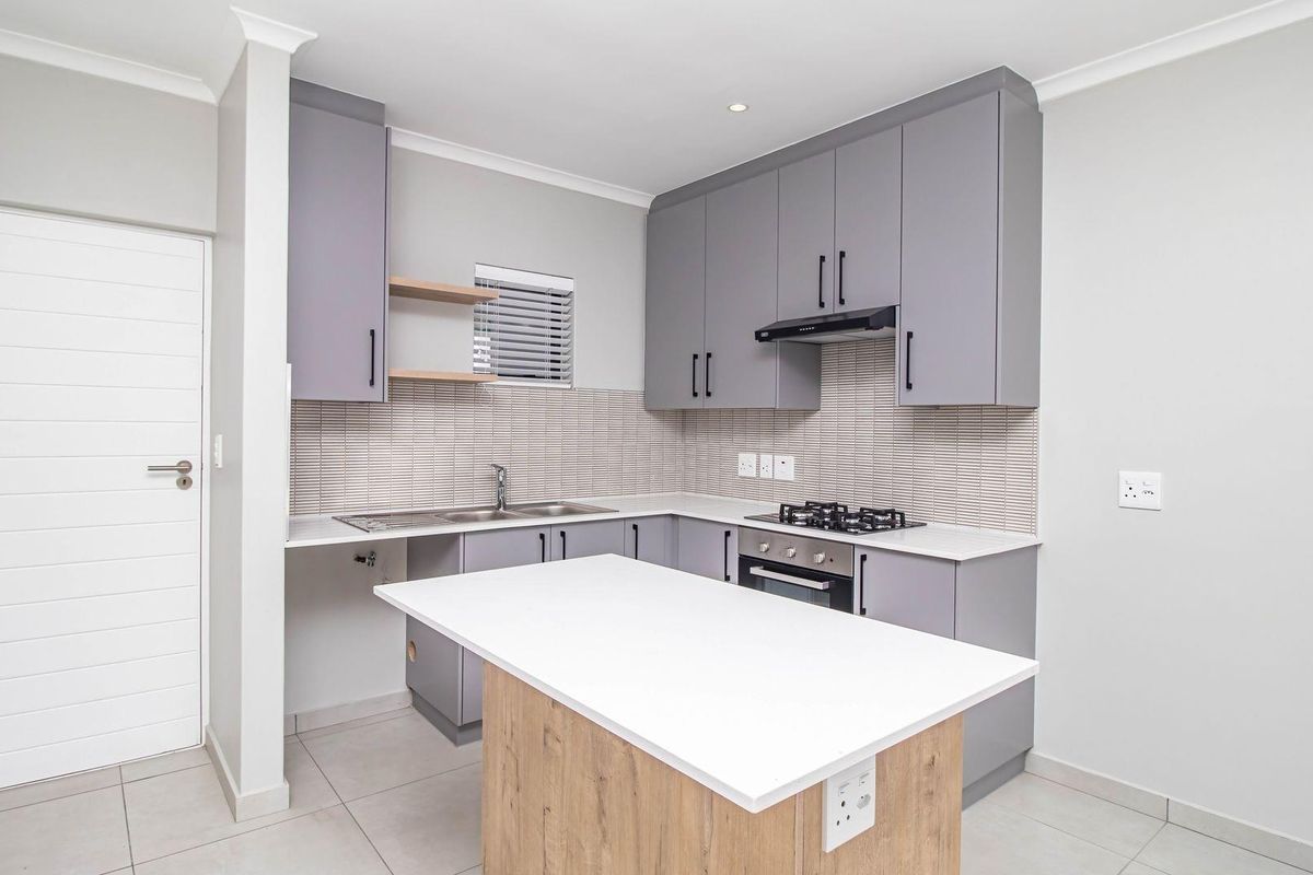 Modern 2-Bedroom Apartment with Ensuite - Close to Blouberg Beac - Photo 2