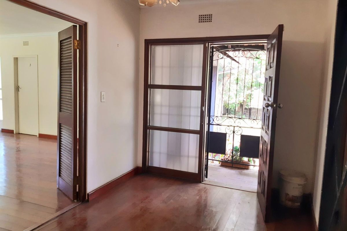 Five Beds, 2 Baths, Double Garage For Sale in Kelvin, Sandton - Photo 3