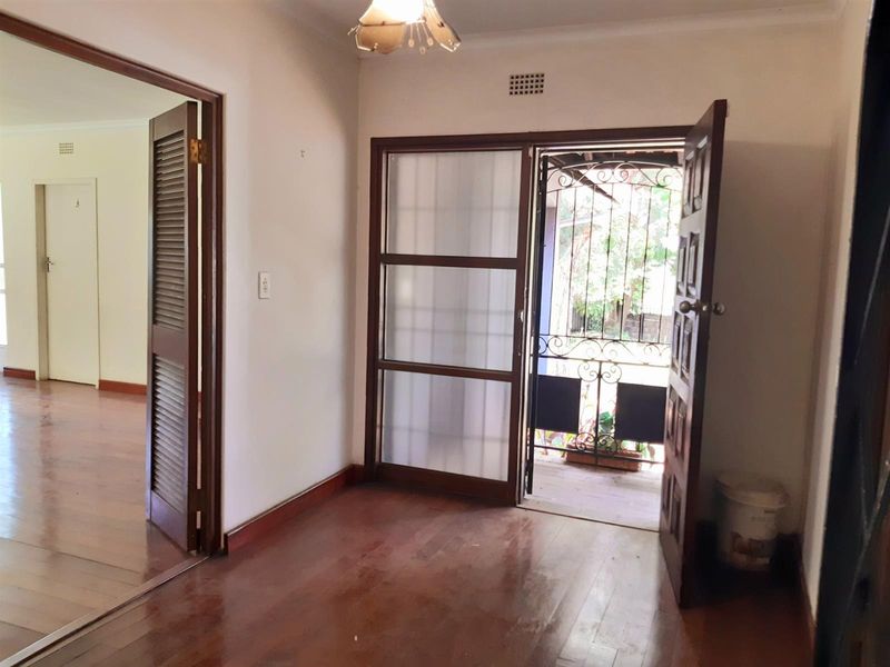 Five Beds, 2 Baths, Double Garage For Sale in Kelvin, Sandton - Photo 3