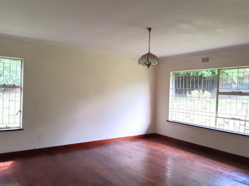 Five Beds, 2 Baths, Double Garage For Sale in Kelvin, Sandton - Photo 8