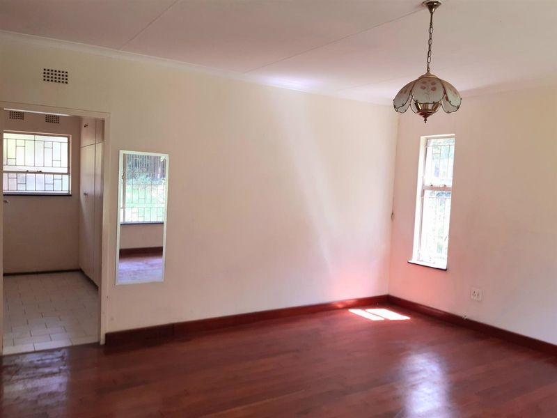 Five Beds, 2 Baths, Double Garage For Sale in Kelvin, Sandton - Photo 7