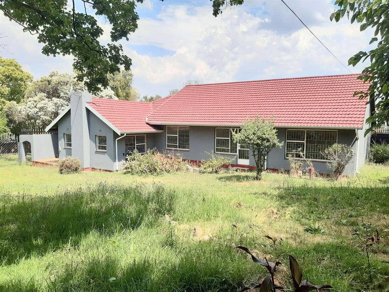 Five Beds, 2 Baths, Double Garage For Sale in Kelvin, Sandton - Photo 2