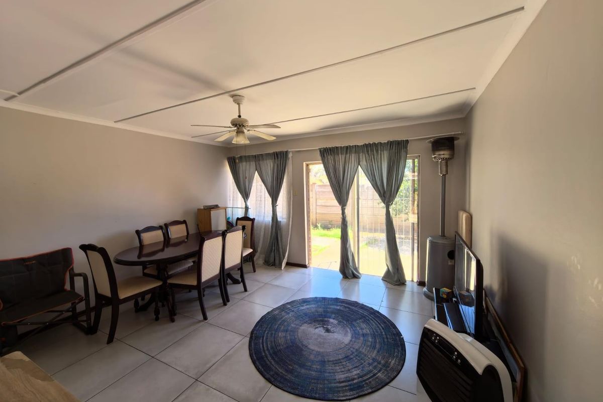 PRICE REDUCED!! Townhouse For Sale in South Ridge, Kimberley - Photo 3