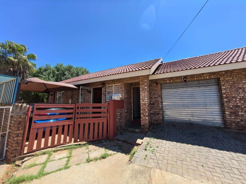 PRICE REDUCED!! Townhouse For Sale in South Ridge, Kimberley - Photo 1