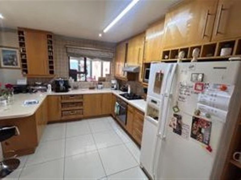 Modern 3-Bedroom Cluster Home in Prime Bedfordview Location - Photo 10