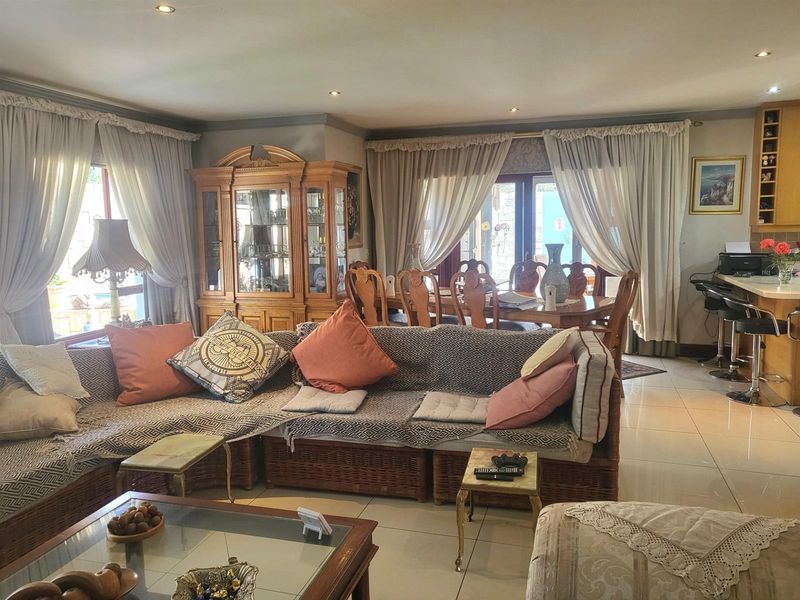 Modern 3-Bedroom Cluster Home in Prime Bedfordview Location - Photo 2