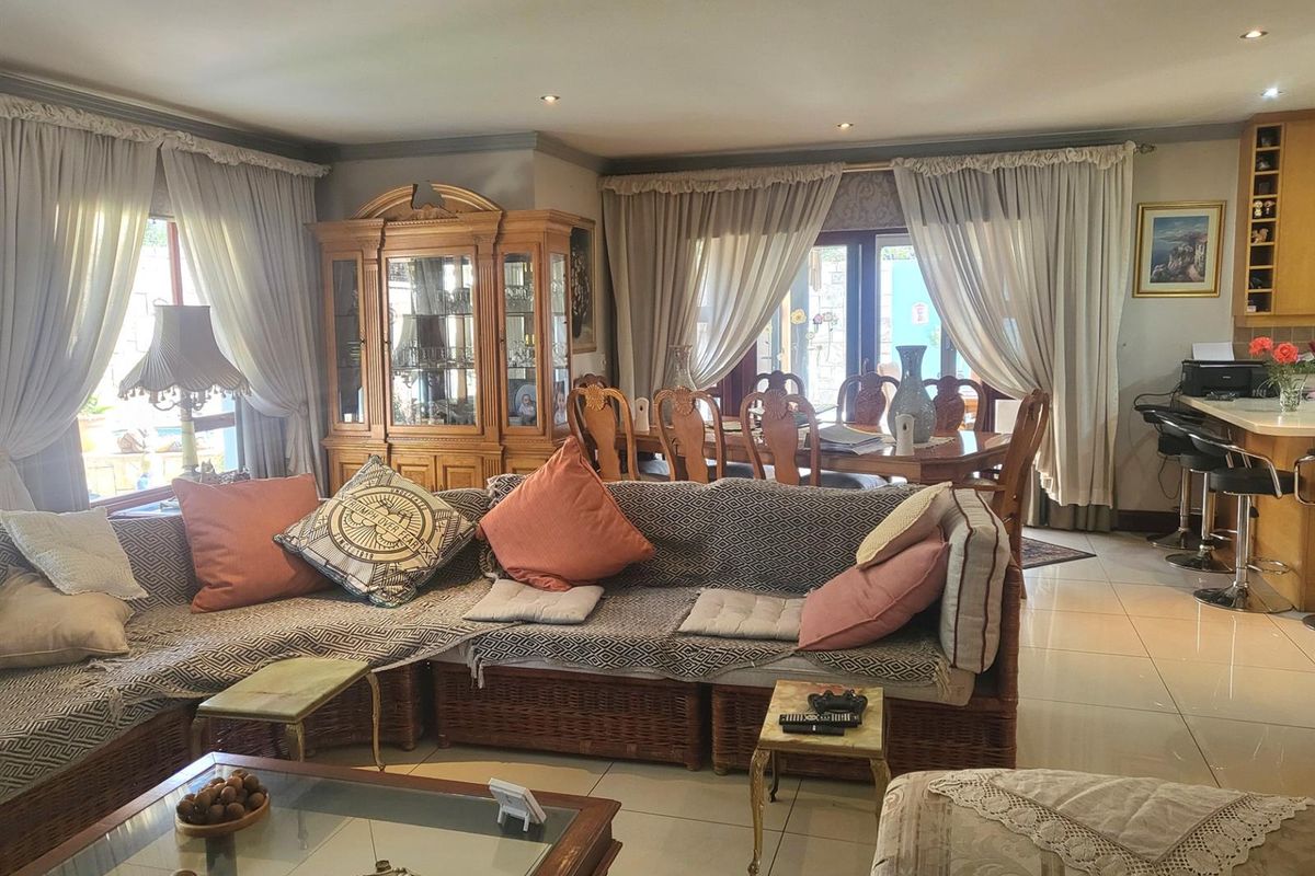 Modern 3-Bedroom Cluster Home in Prime Bedfordview Location - Photo 2