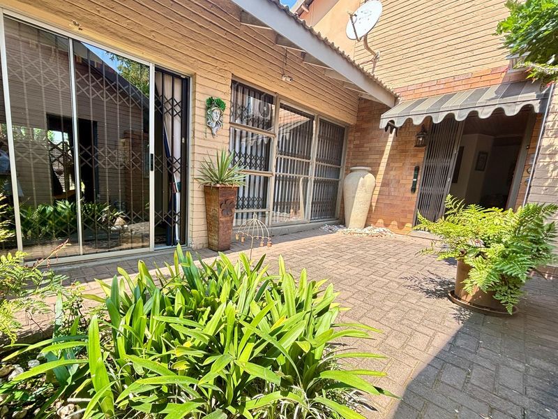 Stunning family home for sale! - Photo 2