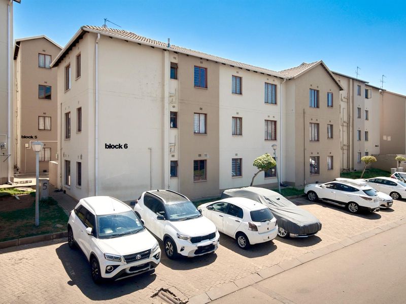 For Sale: 3-Bedroom Ground Floor Apartment in Jabulani - Photo 10