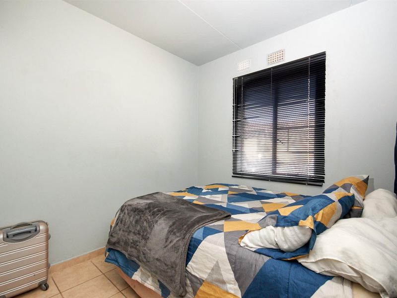 For Sale: 3-Bedroom Ground Floor Apartment in Jabulani - Photo 8